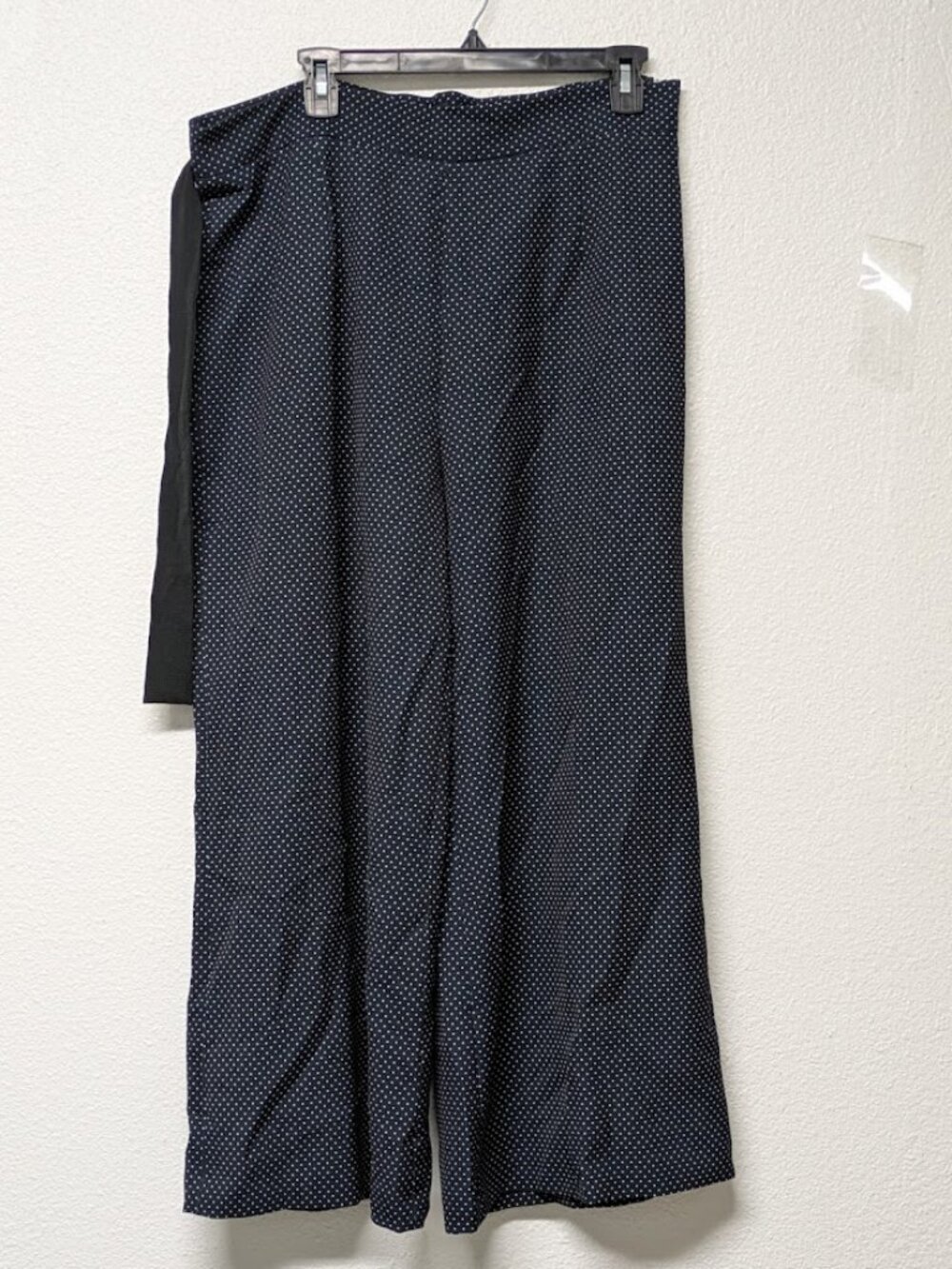 INSIGHT Women's Black and White Polka Dot Stripe Tie-Waist Gaucho Pants - 14